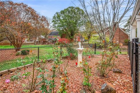 A home in Clemmons