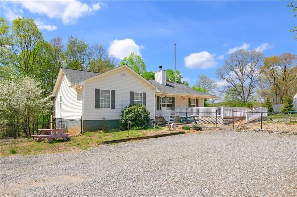 Photo of 533 Tuckers Grove Road, Statesville, NC 28625 (MLS # 1218367)