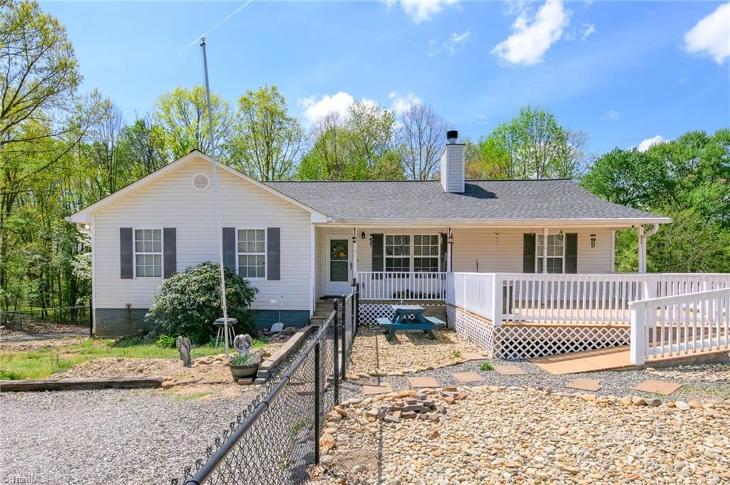 Photo of 533 Tuckers Grove Road, Statesville, NC 28625 (MLS # 1218367)