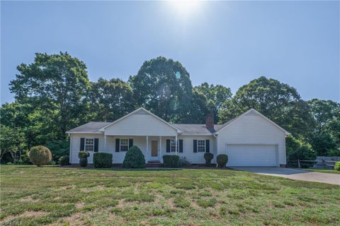 Homes For Sale - 265 Rolling Green Drive<br/> Winston-Salem, NC 27107