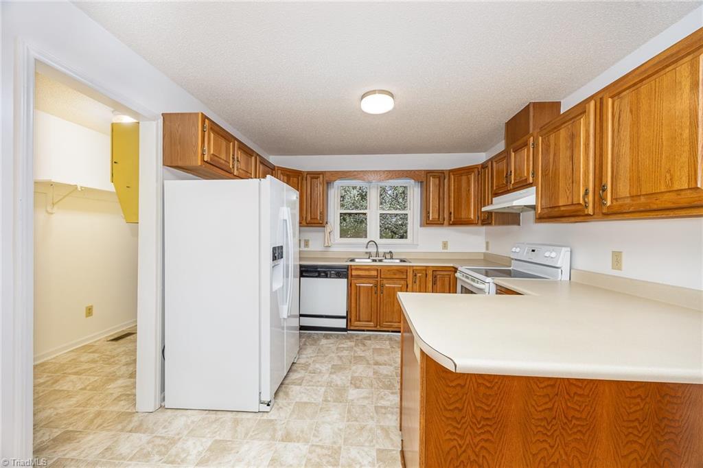 1300 W Vandalia Road, Greensboro, North Carolina image 12