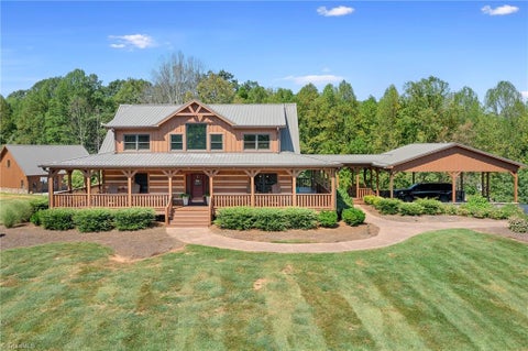 Homes For Sale - 151 Farm Side Lane<br/> Pilot Mountain, NC 27041