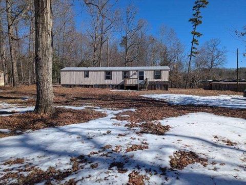 Mobile Home For Sale - 166 Veterans Avenue<br/> Lexington, NC 27292