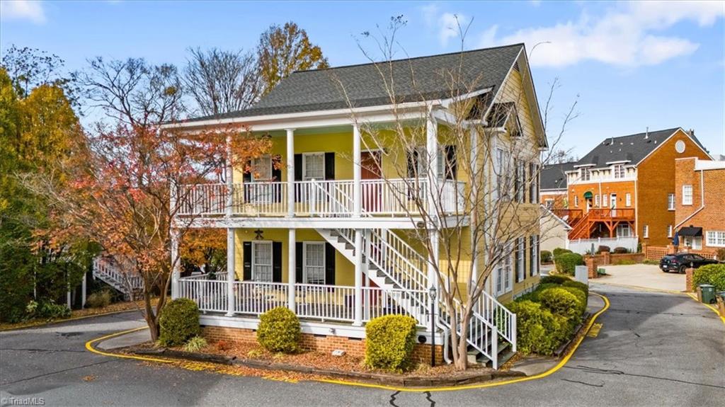 201 Side Alley A & B