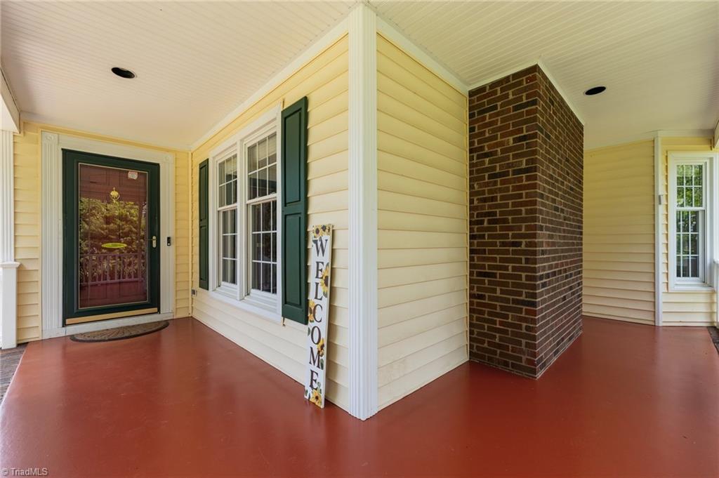 2216 Hoskins Road