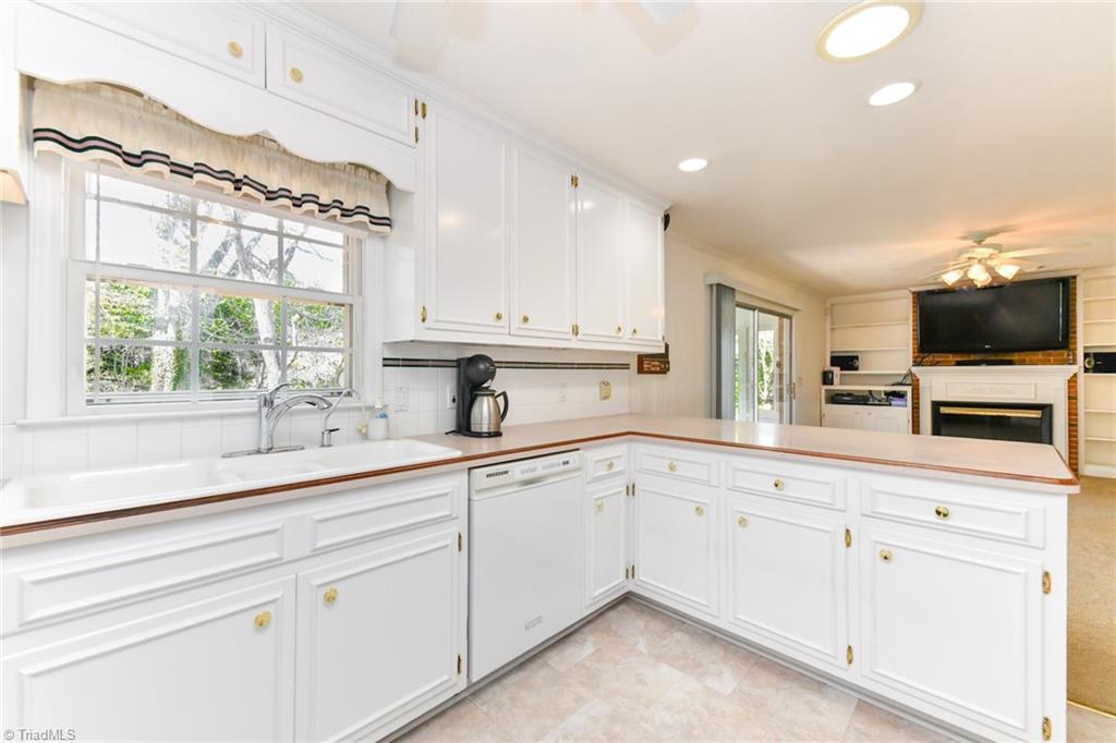 Greensboro, North Carolina 27410, United States, 3 Bedrooms Bedrooms, ,2 BathroomsBathrooms,Residential,Active,94433