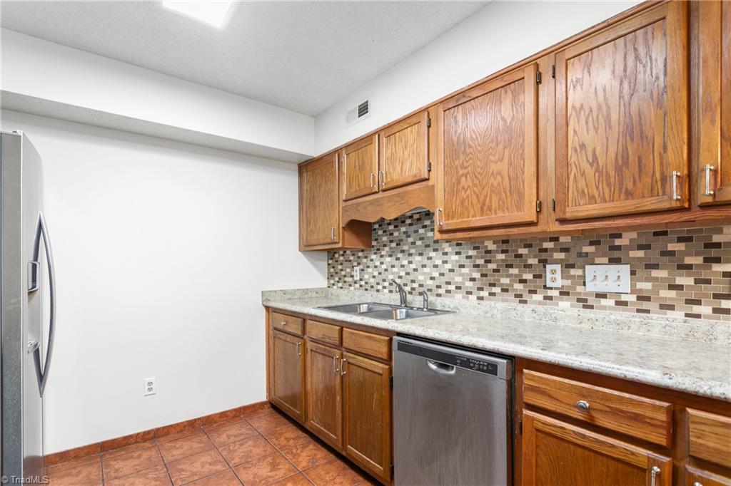 7121 W Friendly Avenue #D, Greensboro, North Carolina image 10