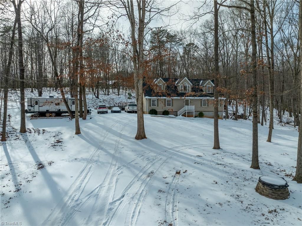 Photo of 1012 Tuckda Way, Hamptonville, NC 27020 (MLS # 1208134)