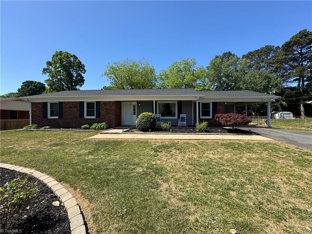 Photo of 2436 Wickham Road, Kernersville, NC 27284 (MLS # 1217510)
