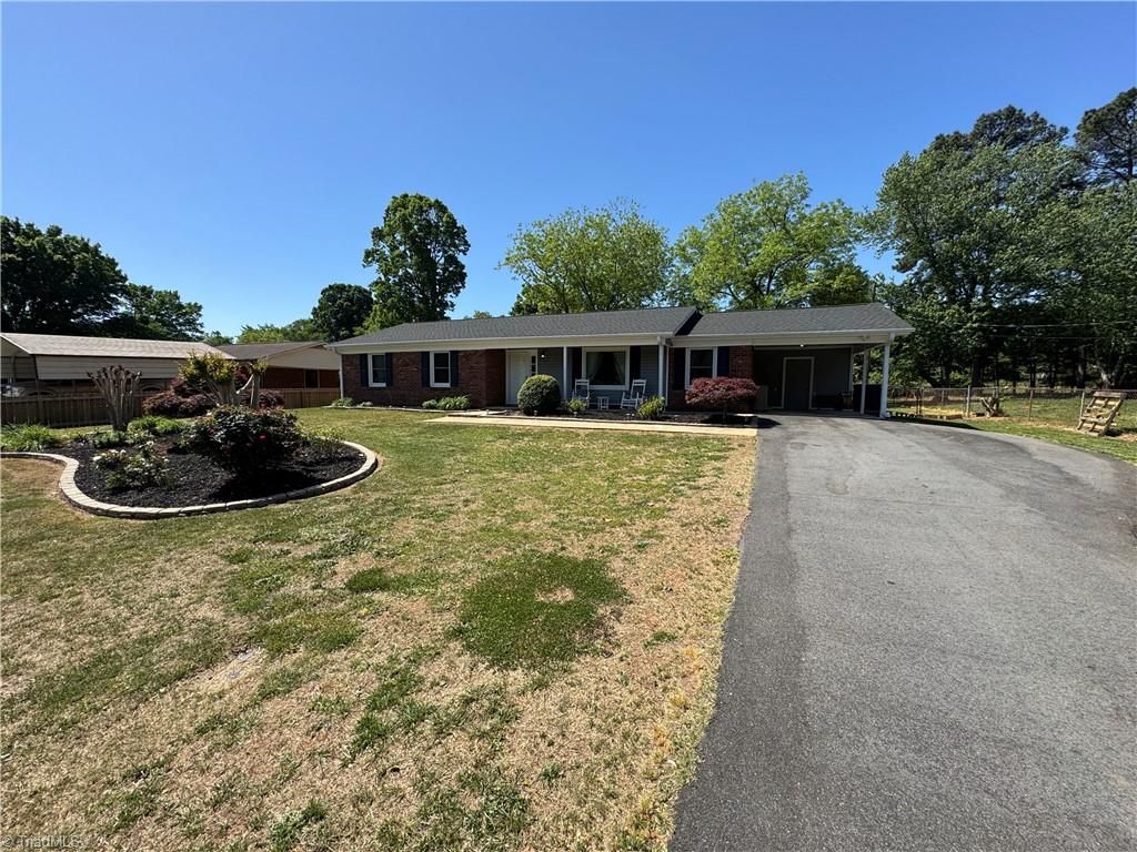 Photo of 2436 Wickham Road, Kernersville, NC 27284 (MLS # 1217510)