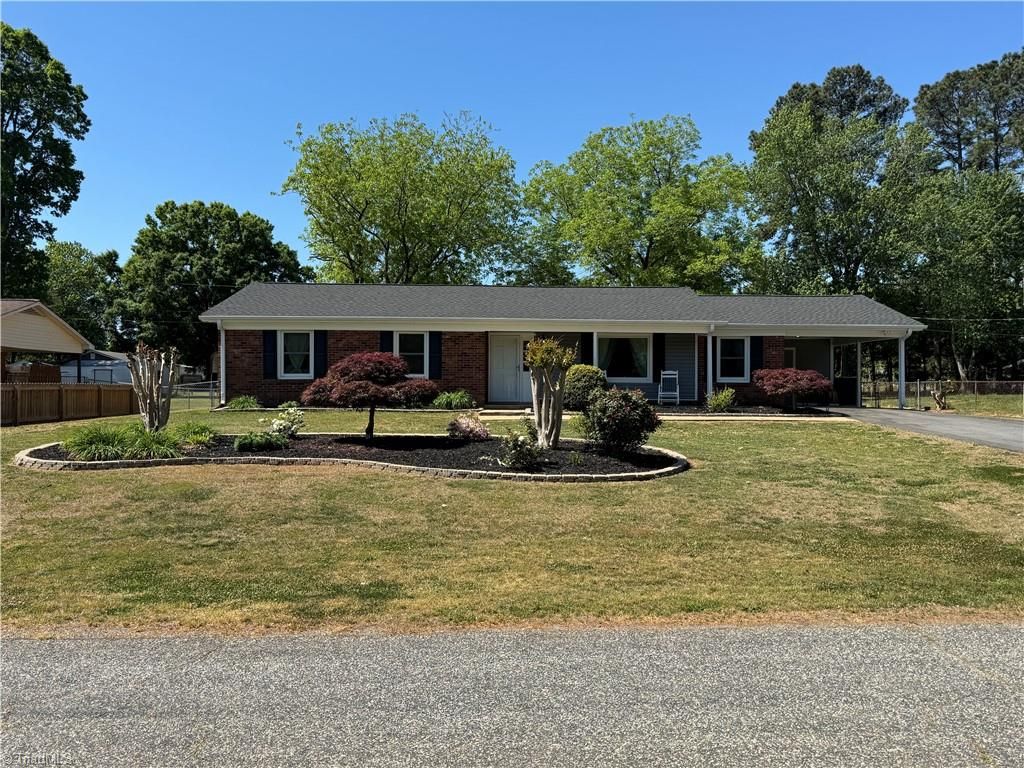Photo of 2436 Wickham Road, Kernersville, NC 27284 (MLS # 1217510)