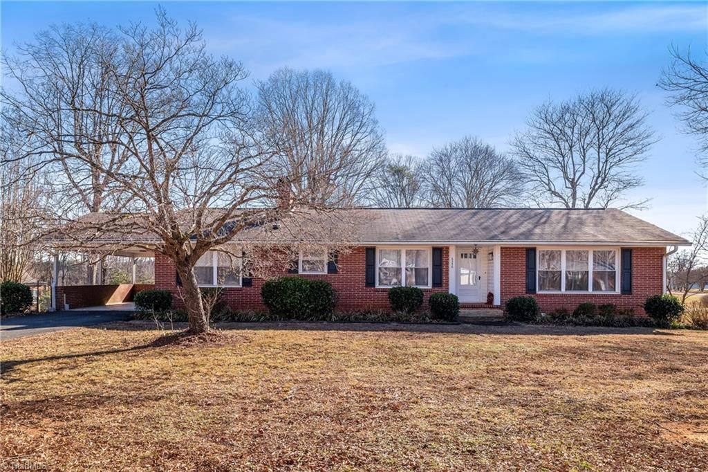 Photo of 6356 Skylark Road, Pfafftown, NC 27040 (MLS # 1207234)