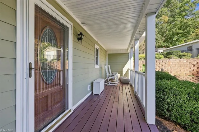 1332 Lake Drive 9, photo 3 of 37