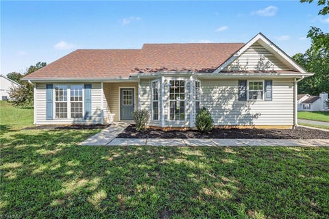Homes For Sale - 2406 Glen Laurel Drive<br/> Guilford County, Greensboro, NC 27406