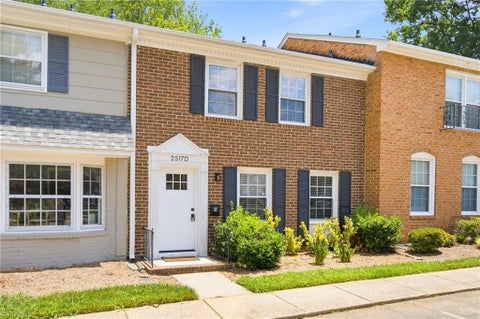 Townhouse For Sale - 2517 Patriot Way #D<br/> Greensboro, NC 27408