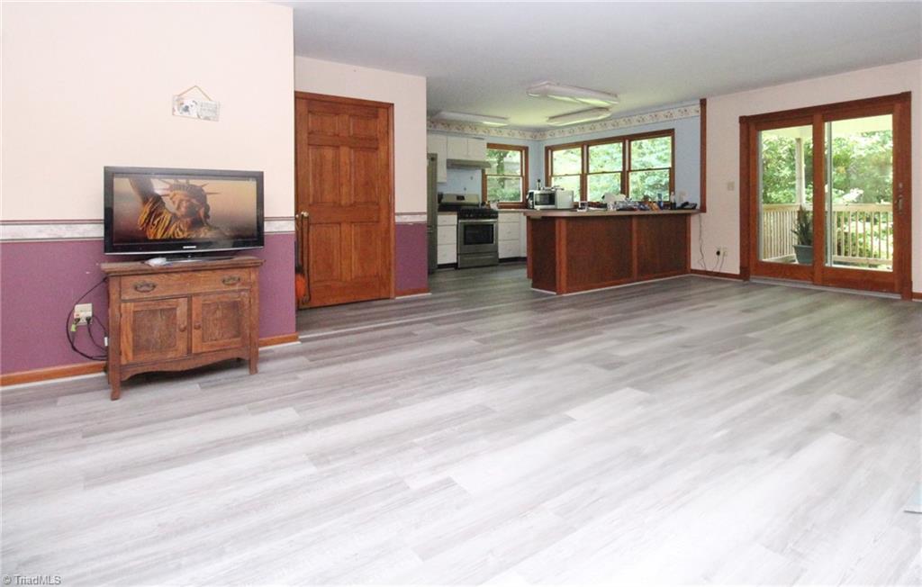 1125 Apple Blossom Lane, Westfield, North Carolina image 3