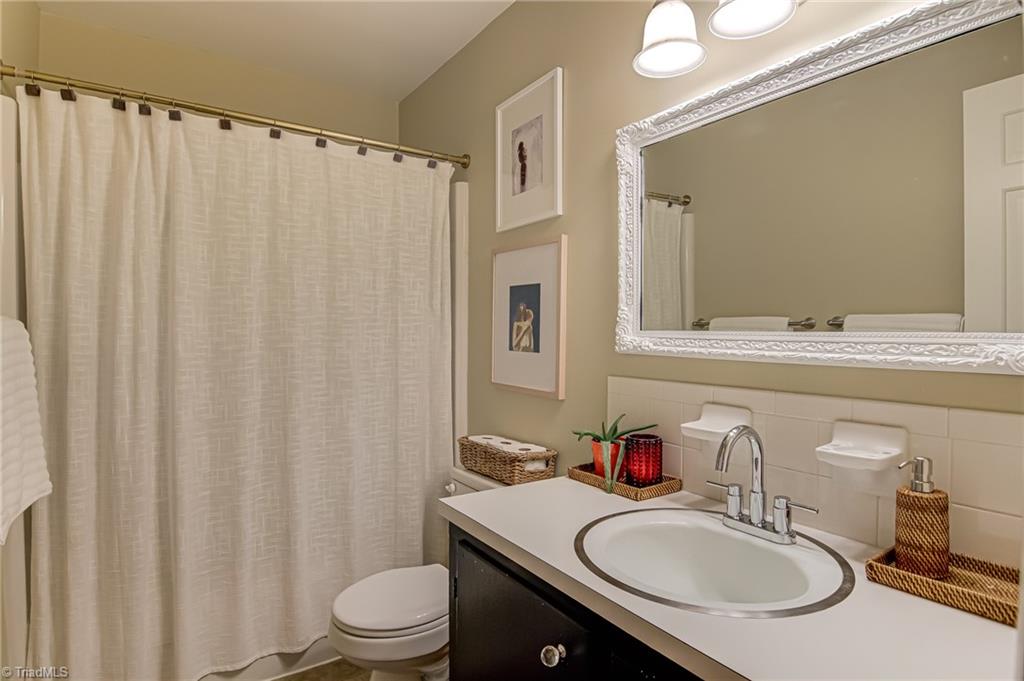 Winston-Salem, North Carolina 27104, United States, 3 Bedrooms Bedrooms, ,2 BathroomsBathrooms,Residential,Pending,143142