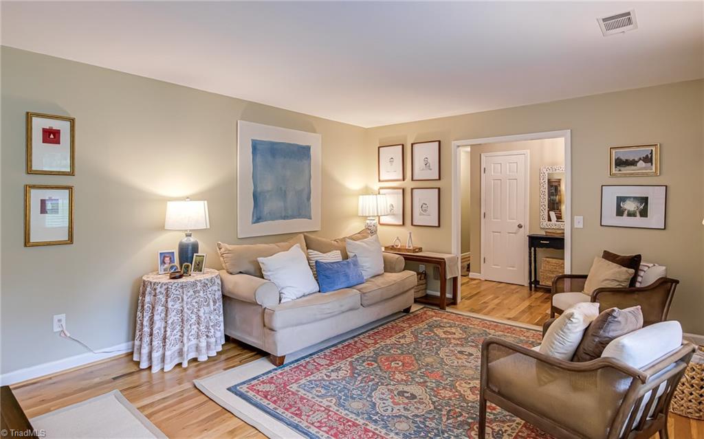 Winston-Salem, North Carolina 27104, United States, 3 Bedrooms Bedrooms, ,2 BathroomsBathrooms,Residential,Pending,143142