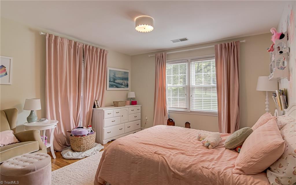 Winston-Salem, North Carolina 27104, United States, 3 Bedrooms Bedrooms, ,2 BathroomsBathrooms,Residential,Pending,143142