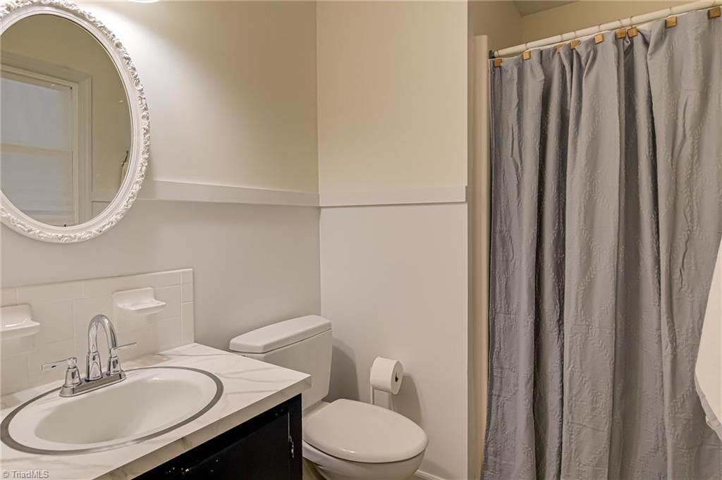 Winston-Salem, North Carolina 27104, United States, 3 Bedrooms Bedrooms, ,2 BathroomsBathrooms,Residential,Pending,143142