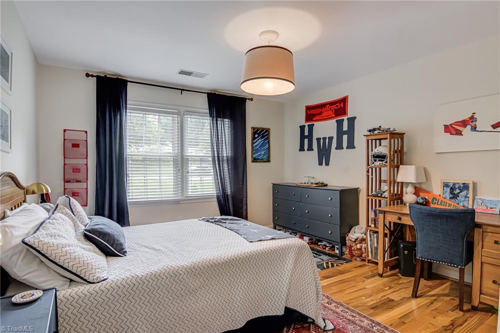 Winston-Salem, North Carolina 27104, United States, 3 Bedrooms Bedrooms, ,2 BathroomsBathrooms,Residential,Pending,143142