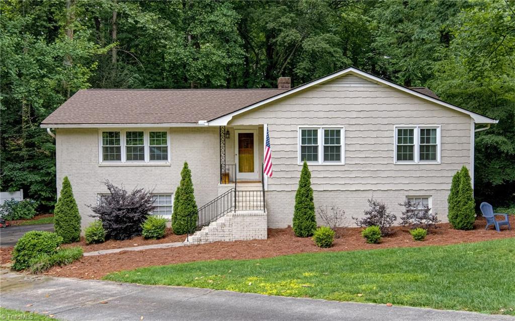 Winston-Salem, North Carolina 27104, United States, 3 Bedrooms Bedrooms, ,2 BathroomsBathrooms,Residential,Pending,143142