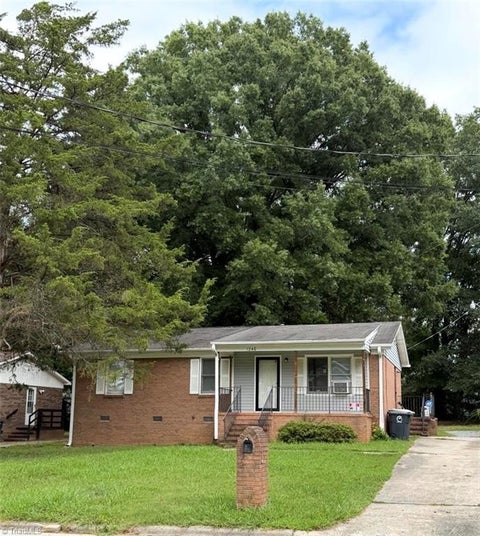 Homes For Sale - 1240 Woodbriar Avenue<br/> Greensboro, NC 27405