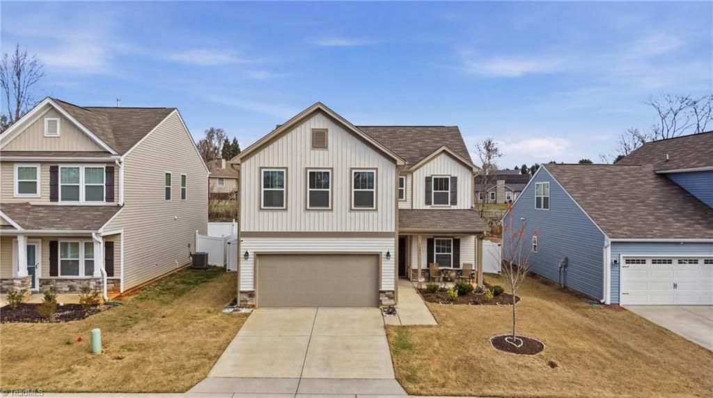 Photo of 1891 Gatehouse View Drive, Winston-Salem, NC 27127 (MLS # 1211824)