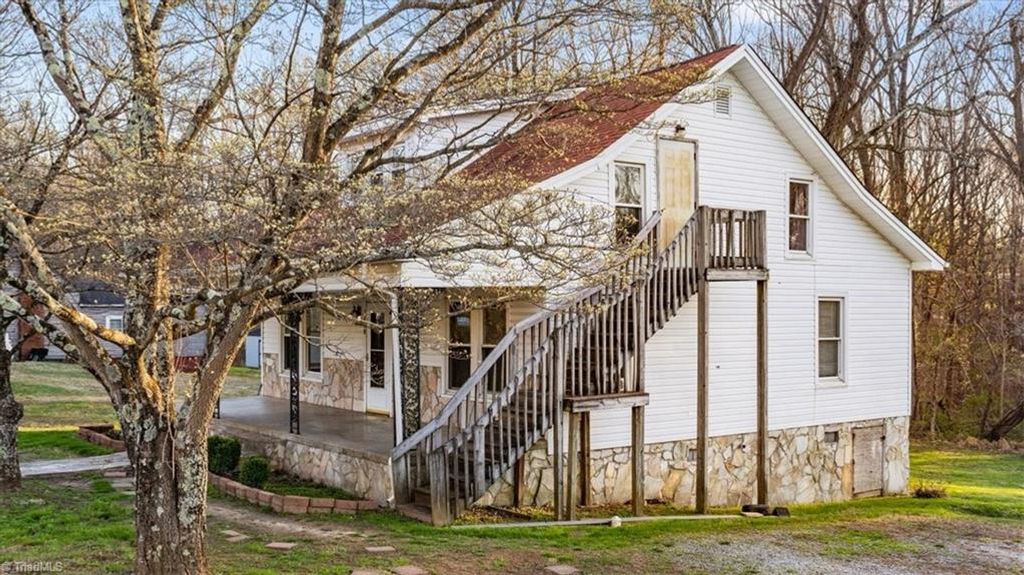 Photo of 1060 N Scales Street, Reidsville, NC 27320 (MLS # 1212529)