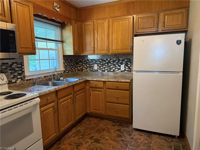 717 Edgewood Road, photo 4 of 14