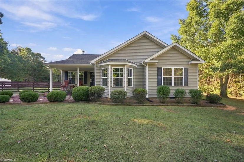 1065 Geneva Lane, photo 1 of 35