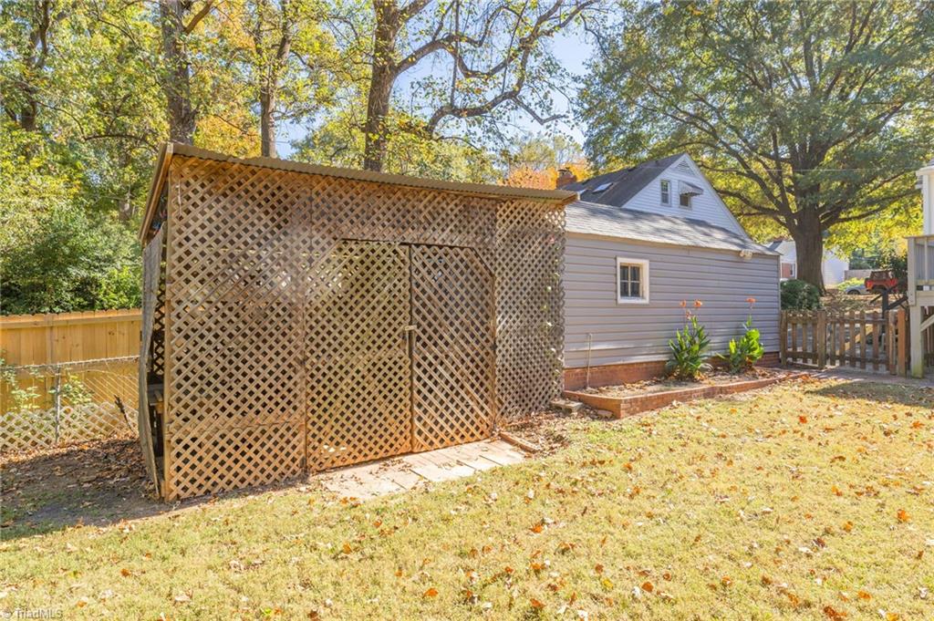 Greensboro, North Carolina 27403, United States, 4 Bedrooms Bedrooms, ,2 BathroomsBathrooms,Residential,Active,235086