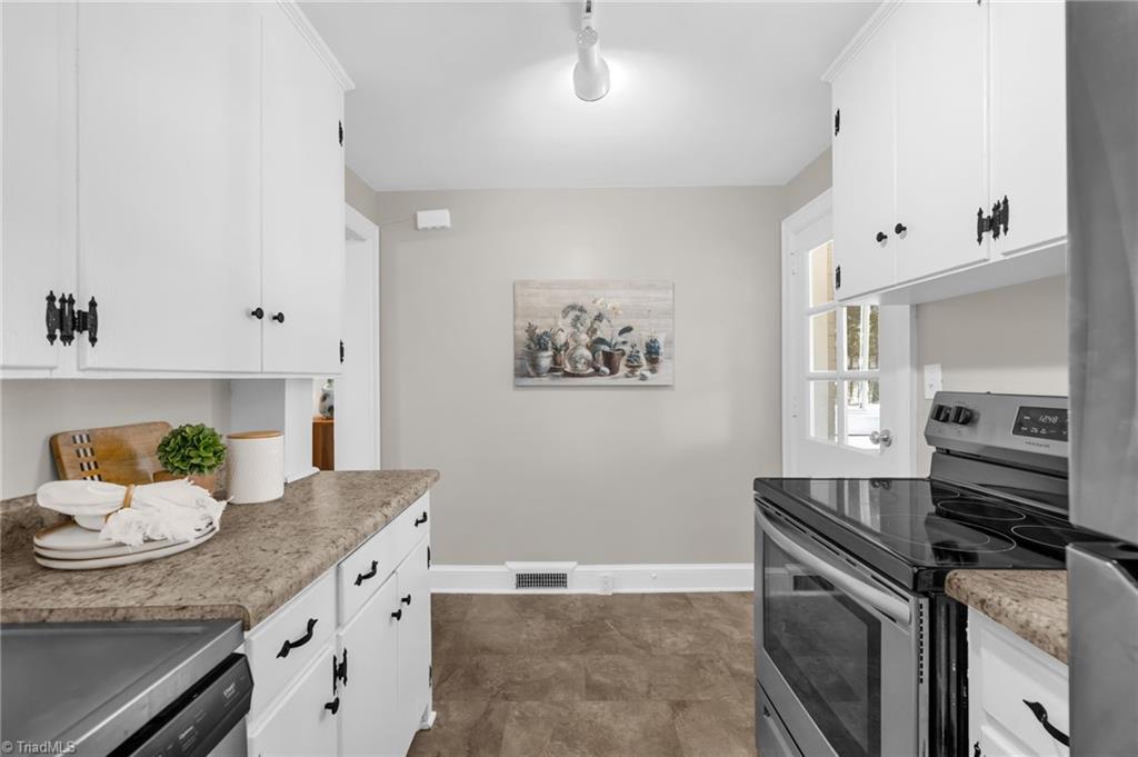 Greensboro, North Carolina 27403, United States, 4 Bedrooms Bedrooms, ,2 BathroomsBathrooms,Residential,Active,235086