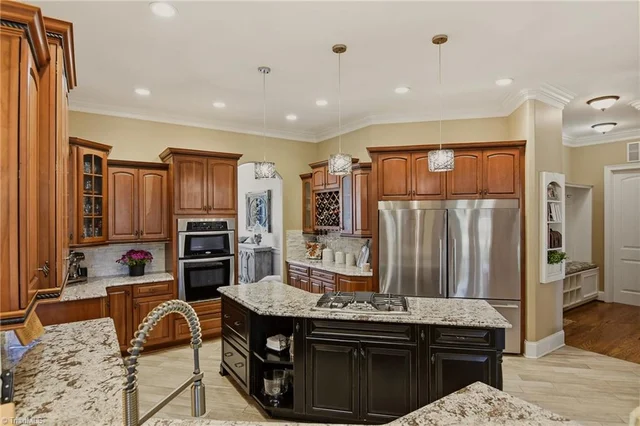 122 Salem Village Court, photo 3 of 49