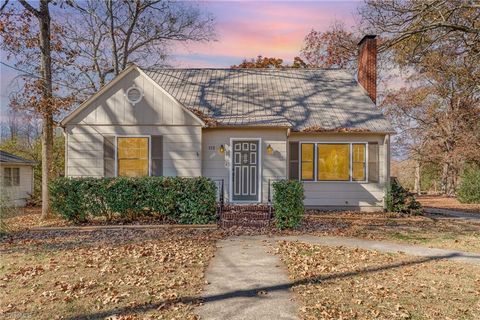 Photo of 112 Ford Street, Thomasville, NC 27360 (MLS # 1201732)
