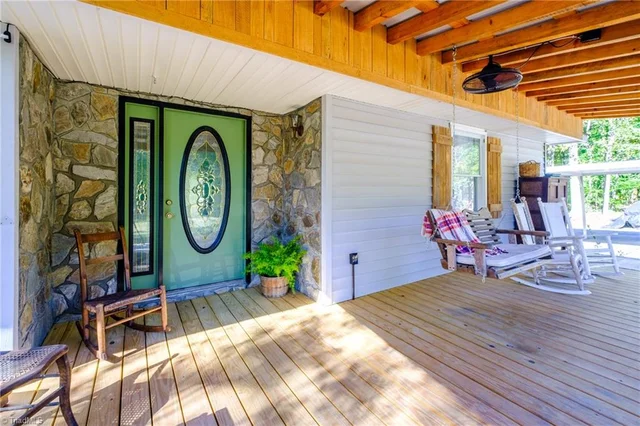 371 Pebble Drive, photo 3 of 29
