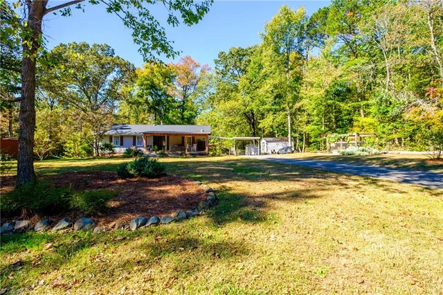 371 Pebble Drive, photo 2 of 29