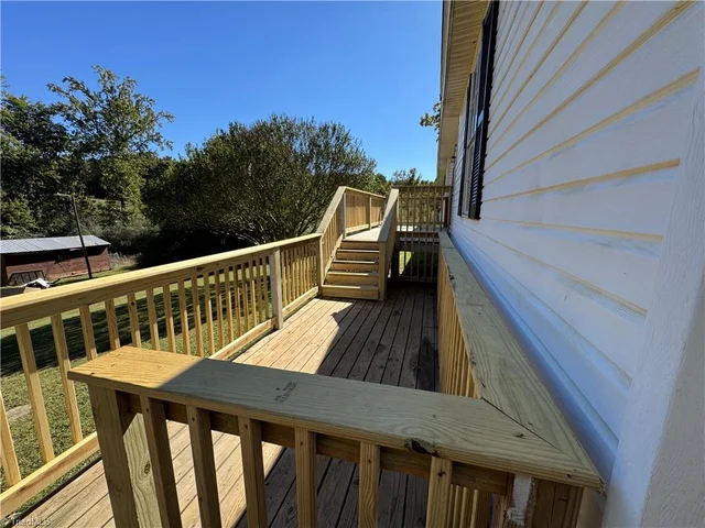302 Queens Way, photo 4 of 48