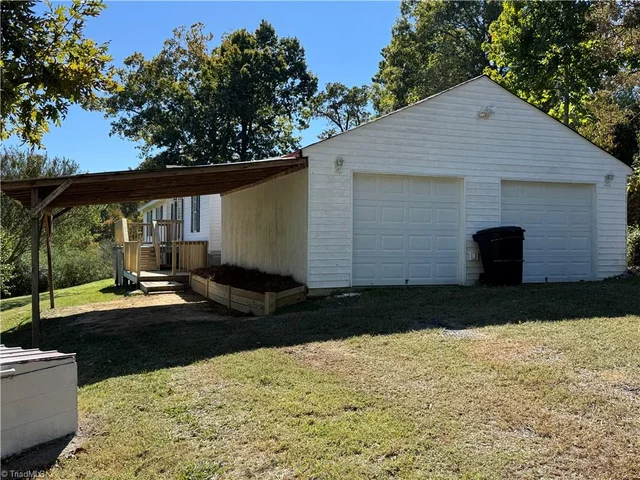 302 Queens Way, photo 2 of 48