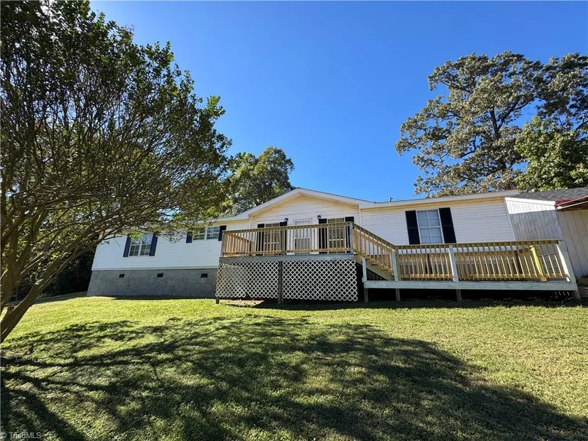 302 Queens Way, photo 1 of 48