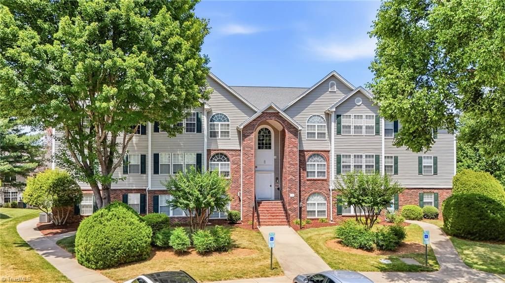 Photo of 734 Scholastic Court, Winston-Salem, NC 27106 (MLS # 1224796)