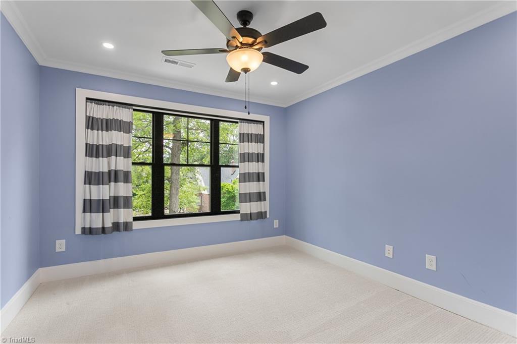 306 W Greenway Drive, Greensboro, North Carolina image 31