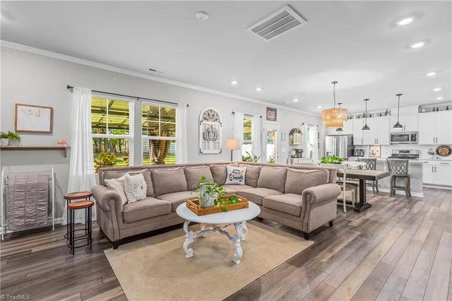 113 Palomino Drive, photo 5 of 31