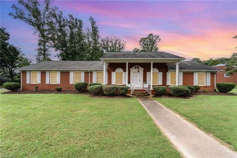 Homes For Sale - 830 Cool Springs Road<br/> Randolph County, Asheboro, NC 27203