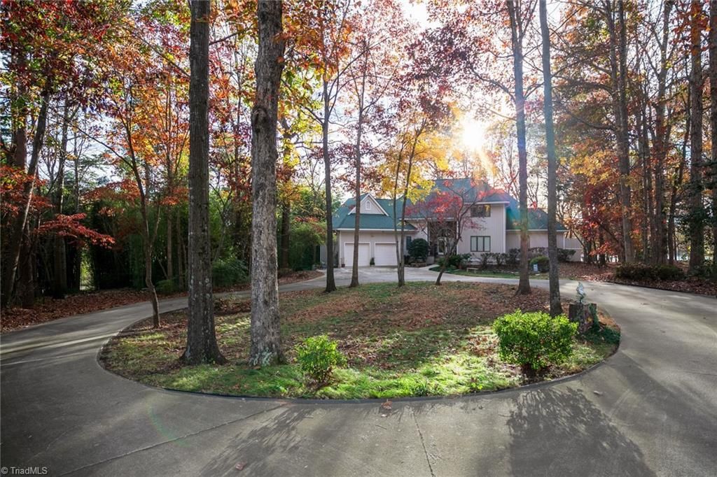 Photo of 4001 Tesa Court, High Point, NC 27265 (MLS # 1208278)