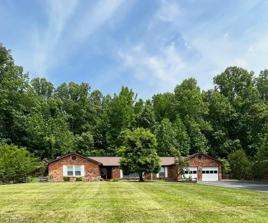 Photo of 1055 Whispering Pines Drive, Kernersville, NC 27284 (MLS # 1207210)