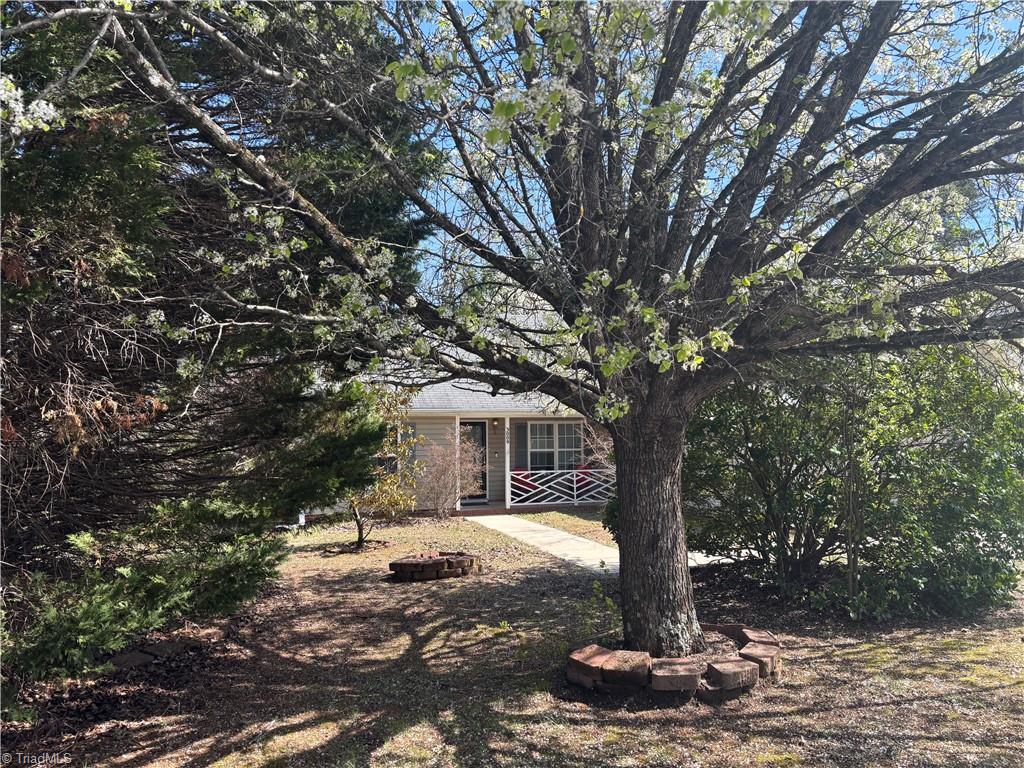 Photo of 3009 Brookrun Drive, Jamestown, NC 27282 (MLS # 1230080)