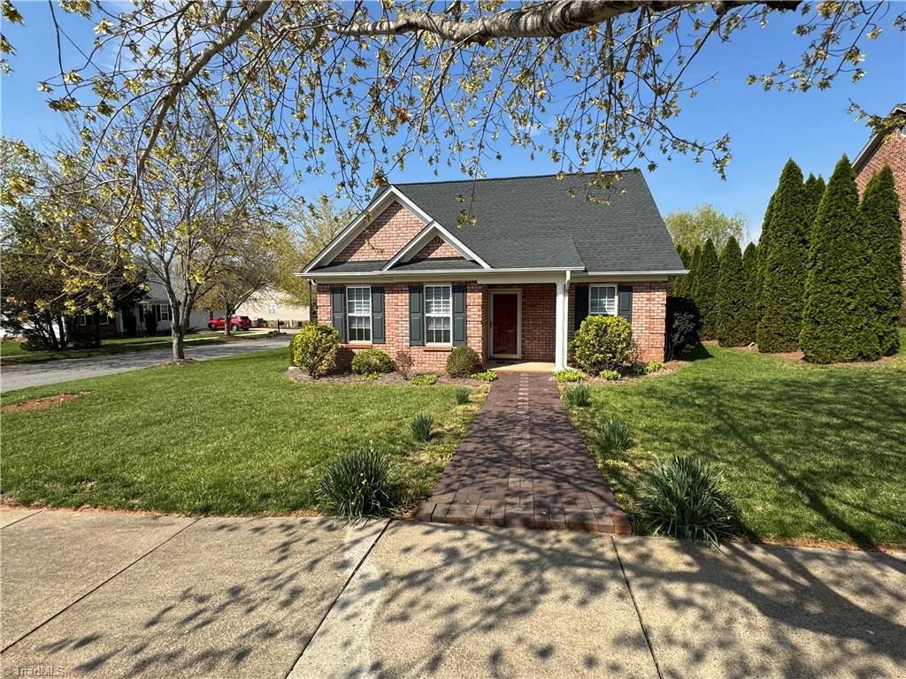 Photo of 5804 Brakenwood Lane, Pfafftown, NC 27040 (MLS # 1214032)