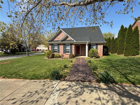 Homes For Sale - 5804 Brakenwood Lane<br/> Forsyth County, Pfafftown, NC 27040