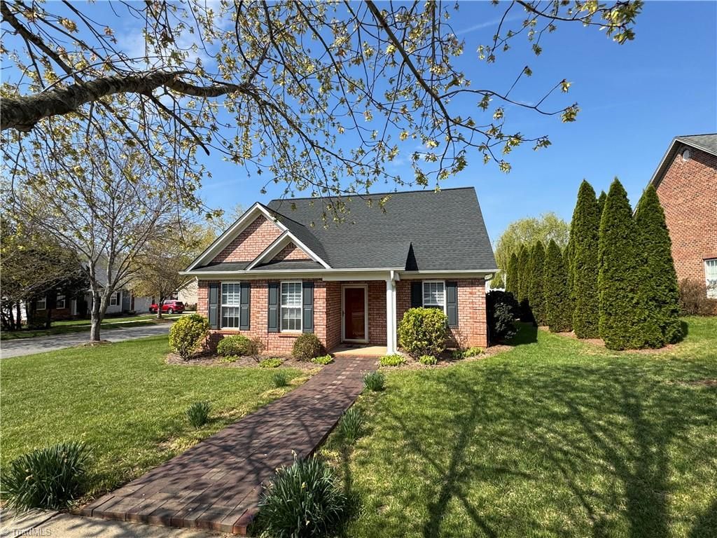 Photo of 5804 Brakenwood Lane, Pfafftown, NC 27040 (MLS # 1214032)